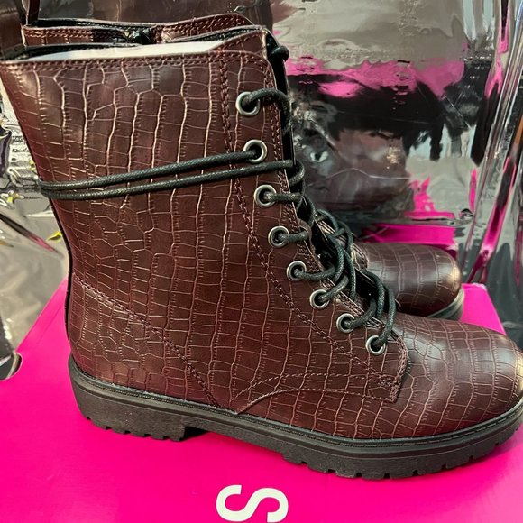 SO Bowfin Women's Combat Boots Burgandy size 9.5 - Picture 4 of 7